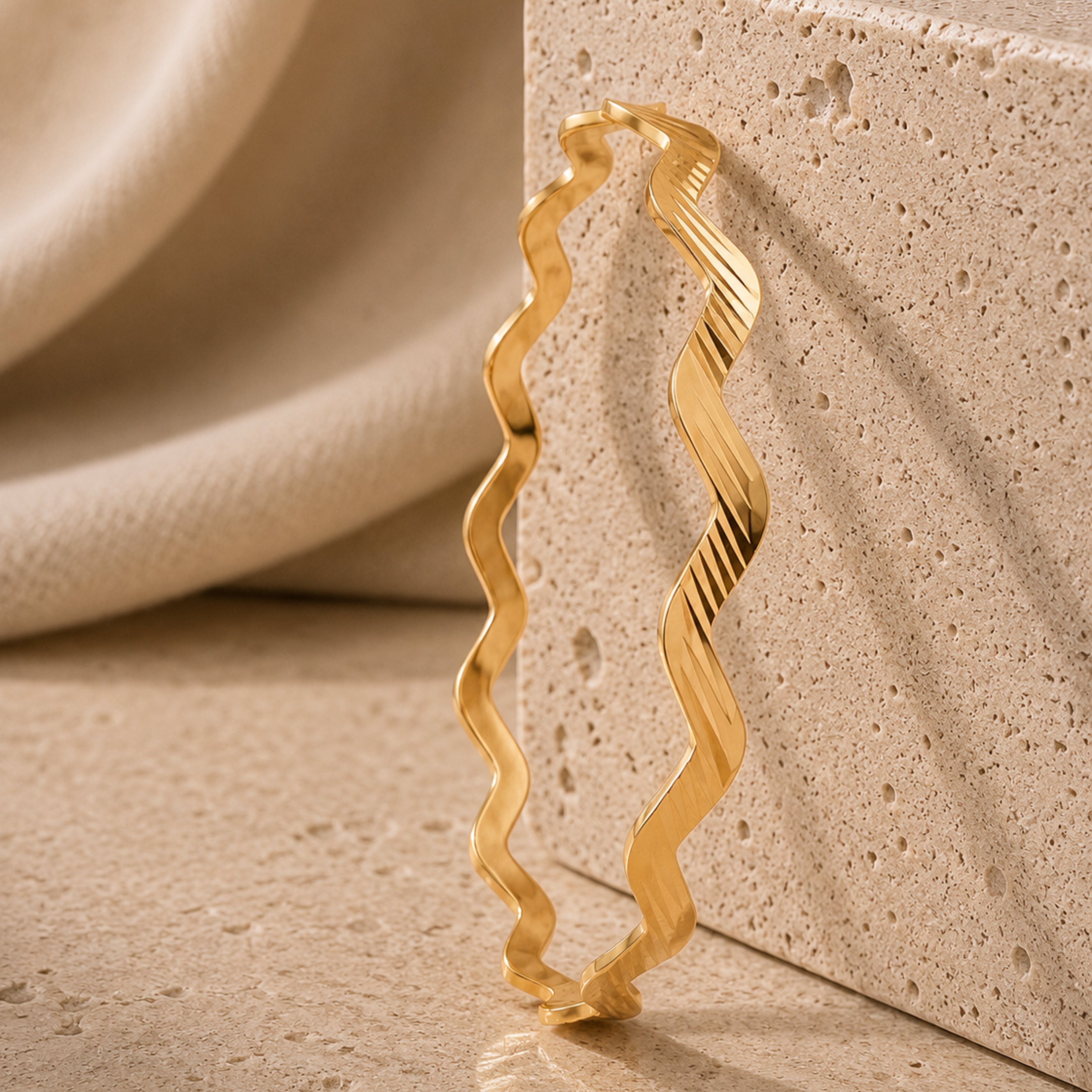 Armband aus 22-Karat-Zigzag-Streichholzstielen