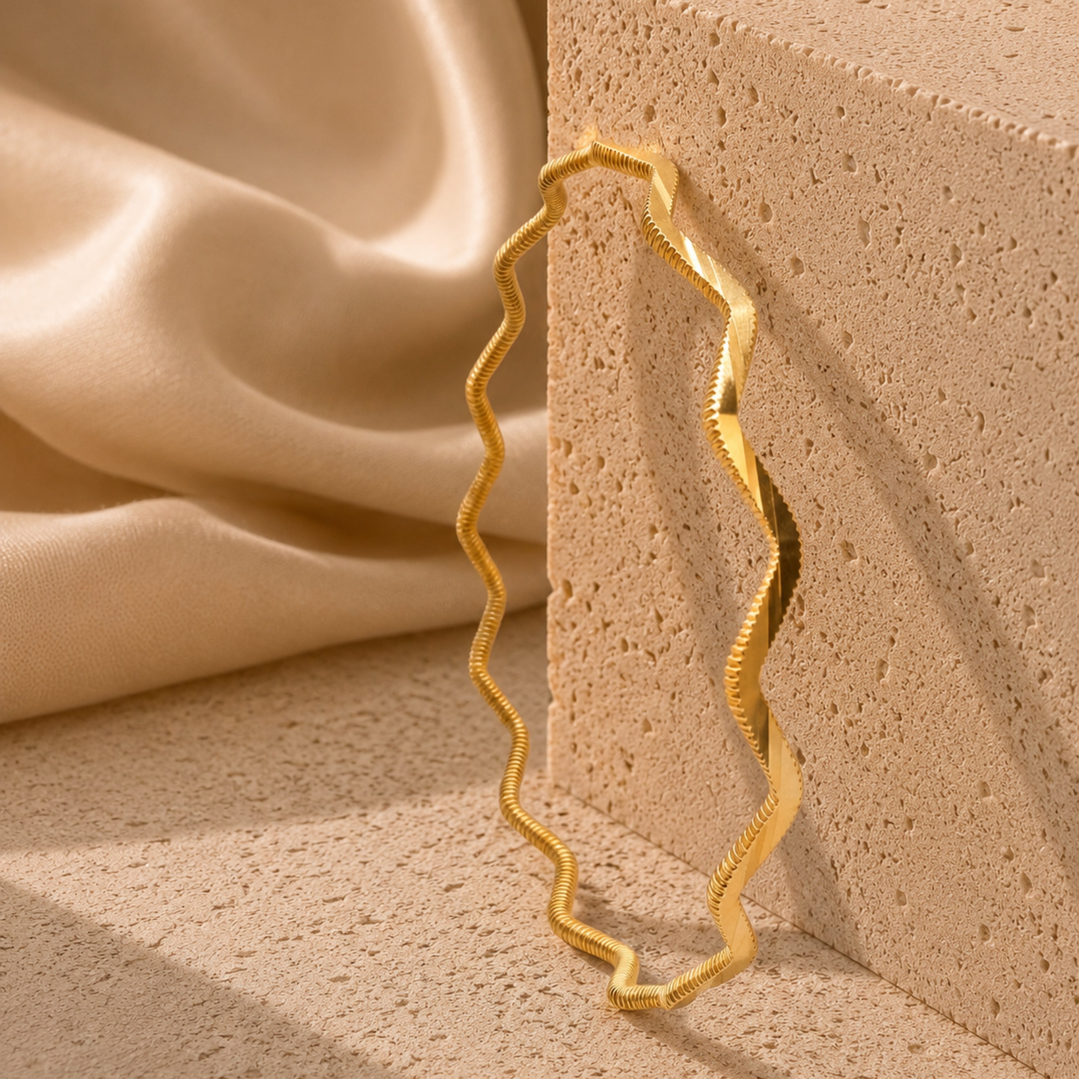 22-Karat-Armband mit Wellenmuster „Ajda