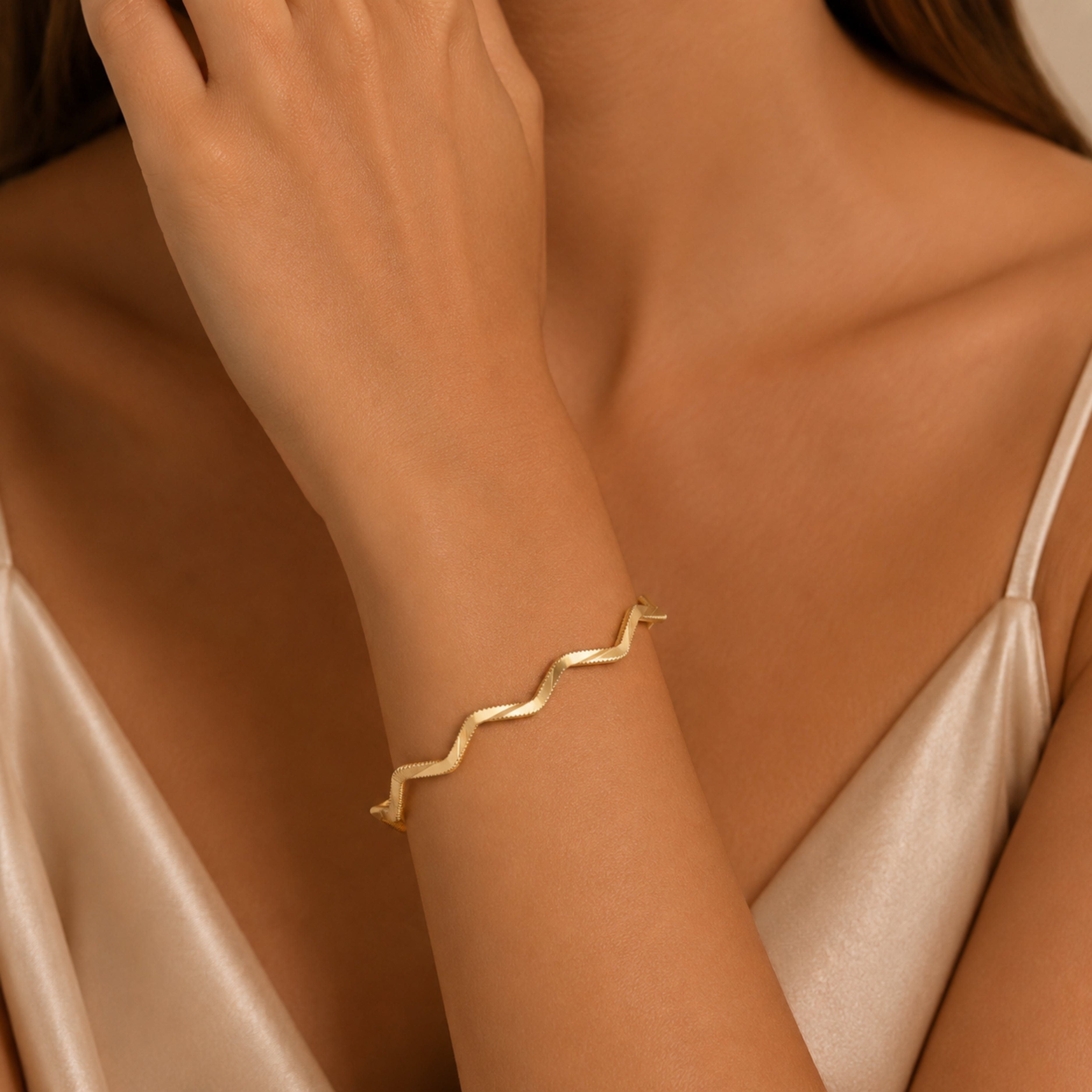 22-Karat-Armband mit Wellenmuster „Ajda