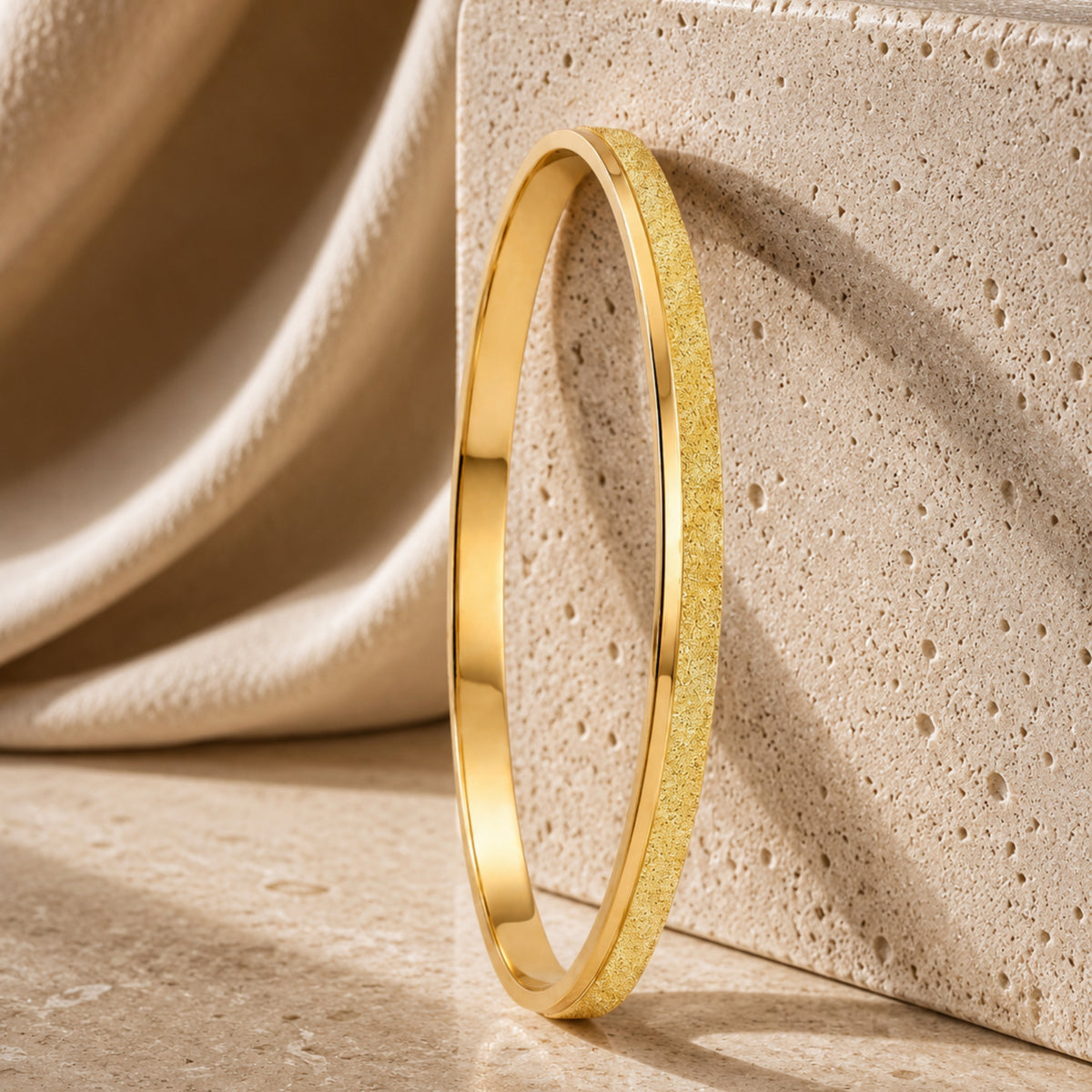 Armband aus 22-Karat-Gold mit halbglänzenden Streichholzstielen