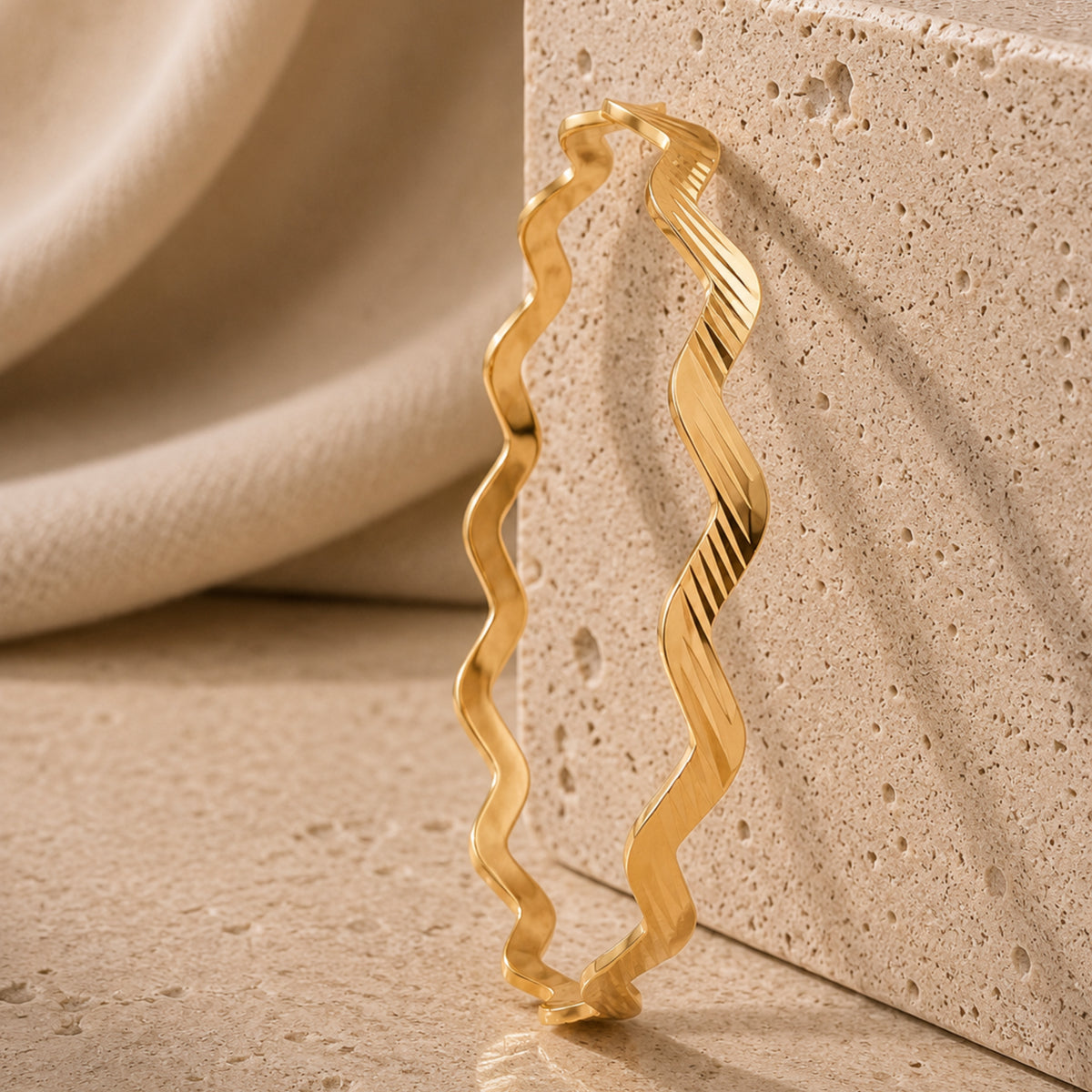 Armband aus 22-Karat-Zigzag-Streichholzstielen